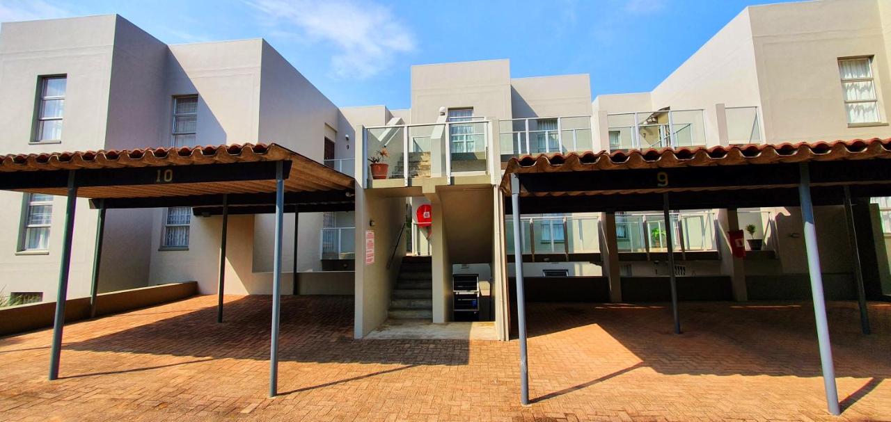 Marine Glen 6 - 6 Sleeper - Next to Ramsgate Famous Waffle House! - Bed and Breakfast