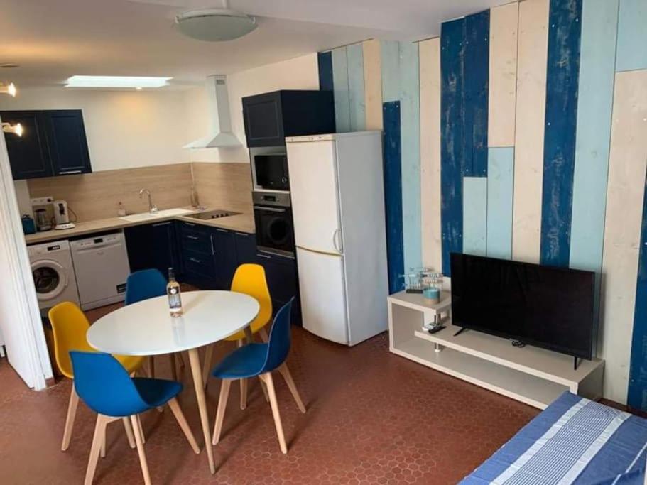 Patio avec cour et place de parking en bord de mer - B&B Port-La Nouvelle