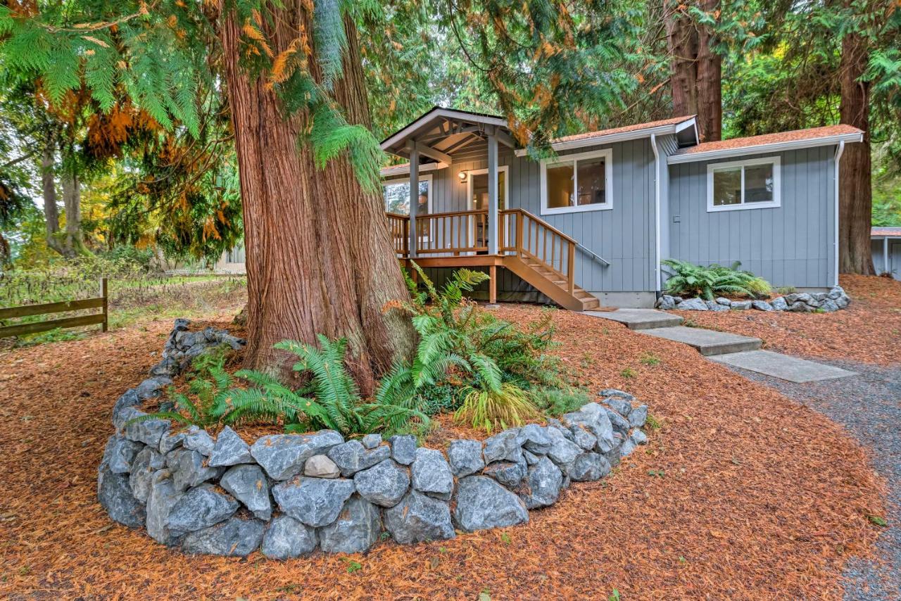 House with Deck on Whidbey Island, 1 Mi from Shore! - B&B