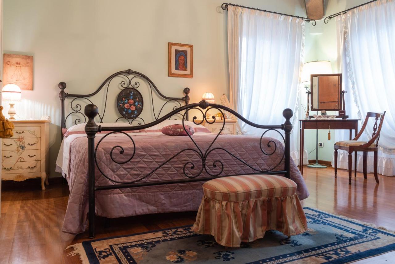 Deluxe Room (2 Adults + 1 Child)