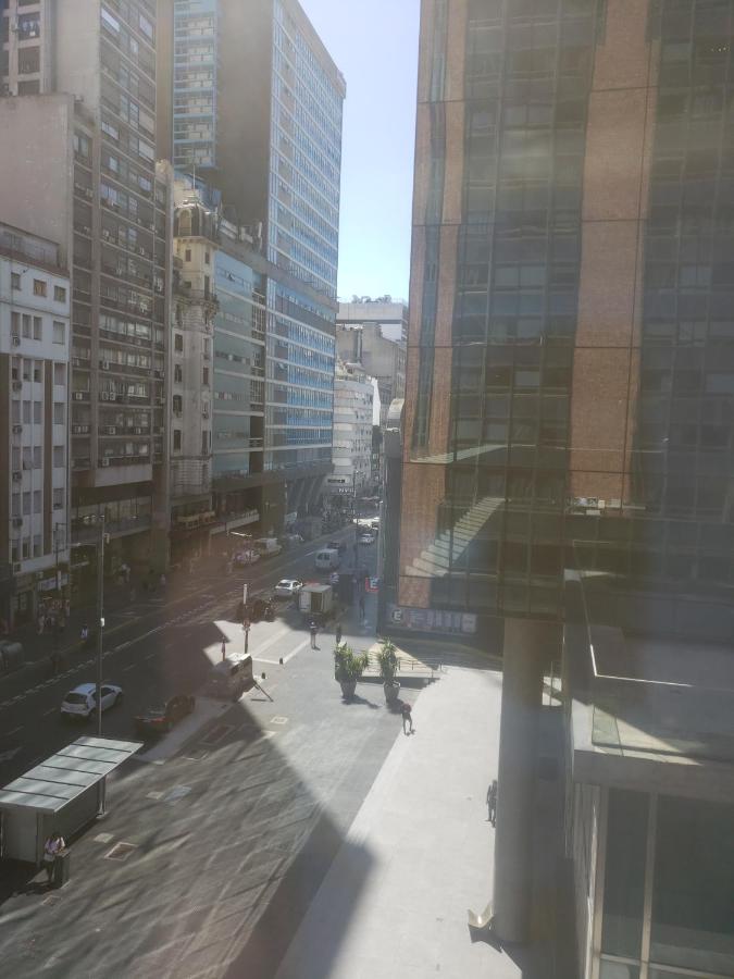 Av. Corrientes 818 - Ciudad de Buenos Aires - - B&B