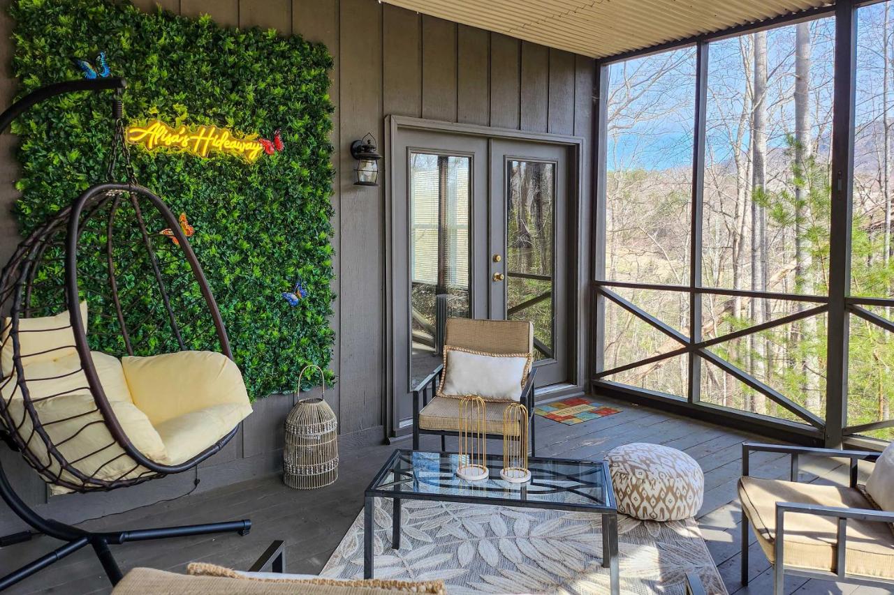 Cozy Mountain Home at Rumbling Bald Resort! - B&B Lake Lure