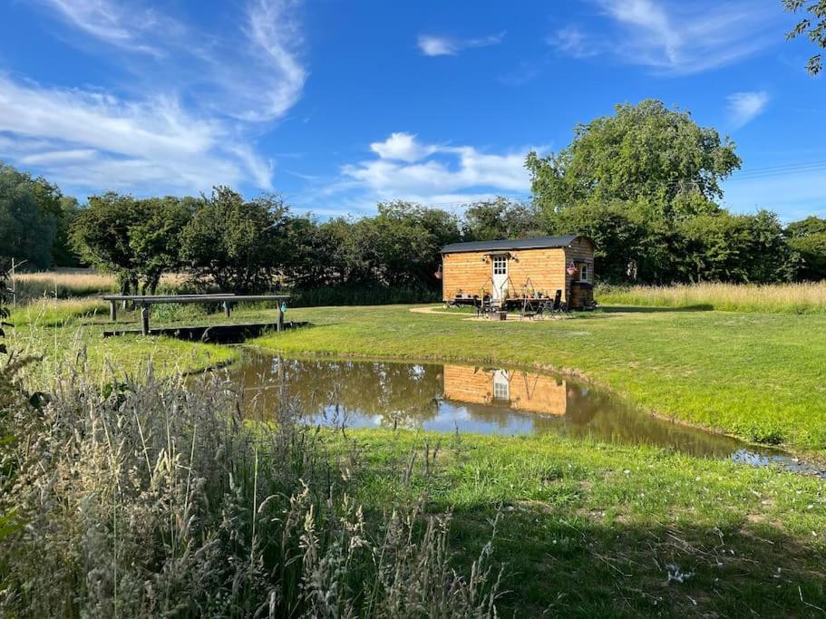 B&B Ashford - Mountbatten Shepherds hut & Buckhurst Shepherds hut - Bed and Breakfast Ashford