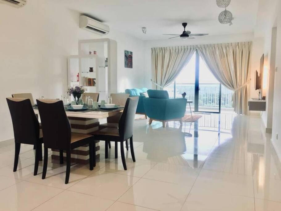 B&B Iskandar Puteri - 2 bedder Seaview condo with Wifi near Legoland for 6 pax - Bed and Breakfast Iskandar Puteri