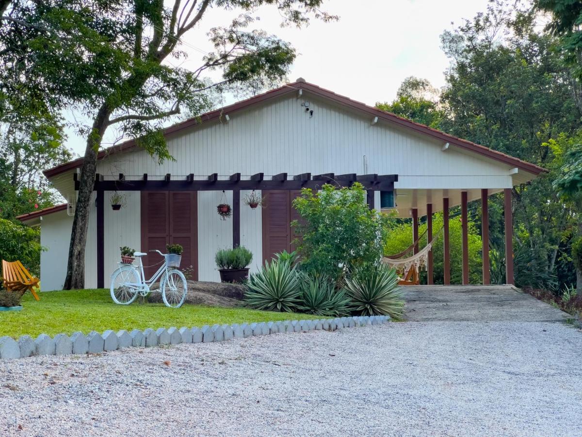 Casa de Campo no Caruru com açude e piscina - B&B
