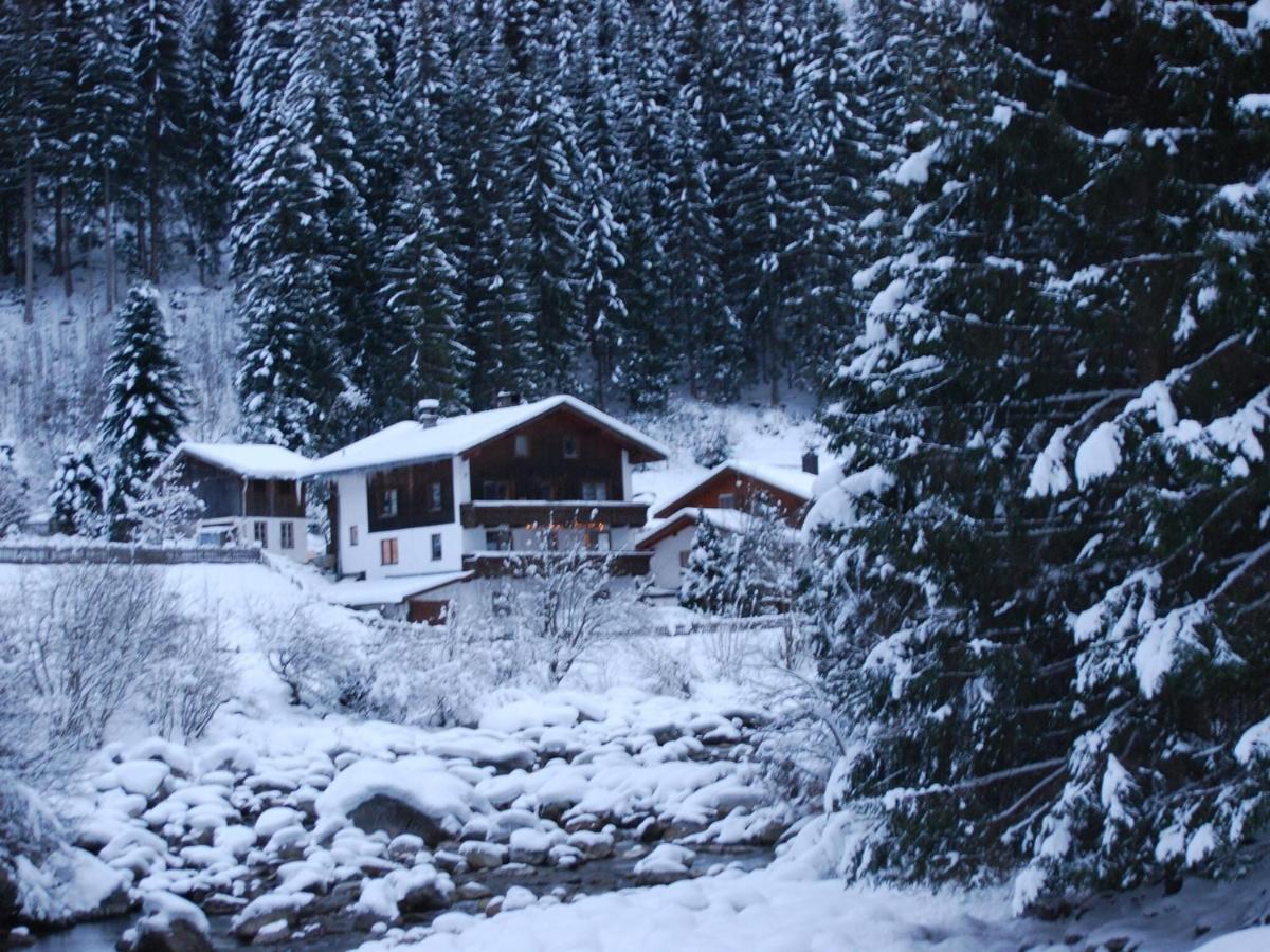 B&B Mayrhofen - Lovely Holiday Home in Mayrhofen with Garden and Whirlpool - Bed and Breakfast Mayrhofen