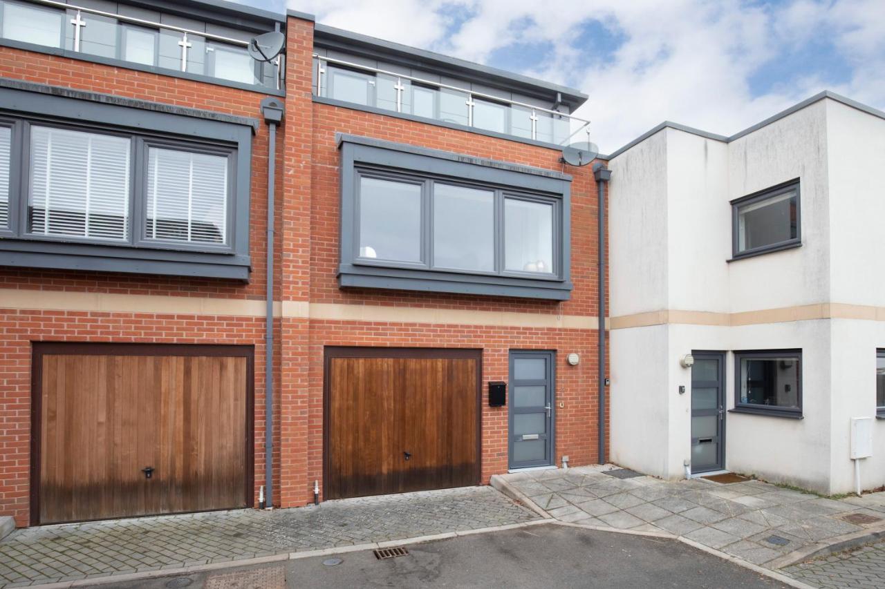 Spacious 3 Bed Home - Chambres d’hôtes