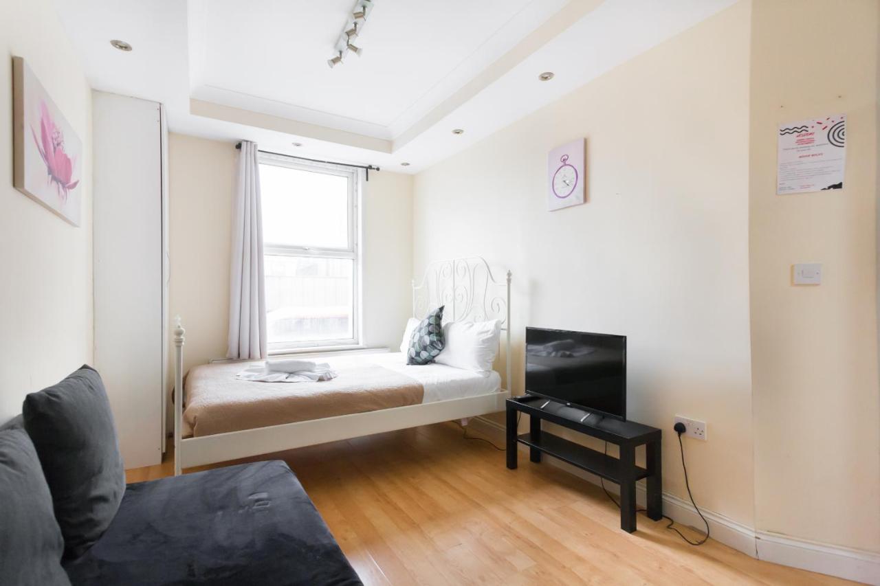 Quadruple Room with Private Bathroom