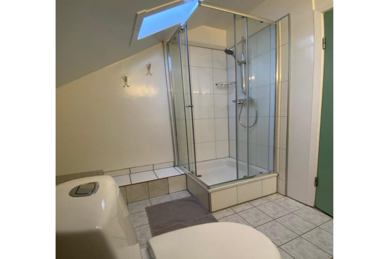 Chambre Double ou Lits Jumeaux avec Salle de Bains Commune