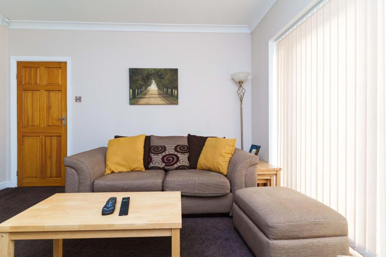 B&B Leeds - OAKWOOD HOUSE Detached home in South Leeds - Bed and Breakfast Leeds