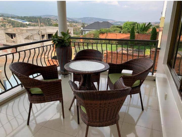 B&B Kigali - ADRIEL HOMES LTd GACURIRO - Bed and Breakfast Kigali