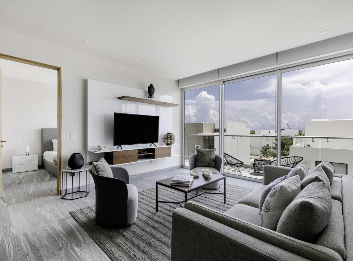 Luxurious 4BR condo by the beach - Rooftop pool - B&B