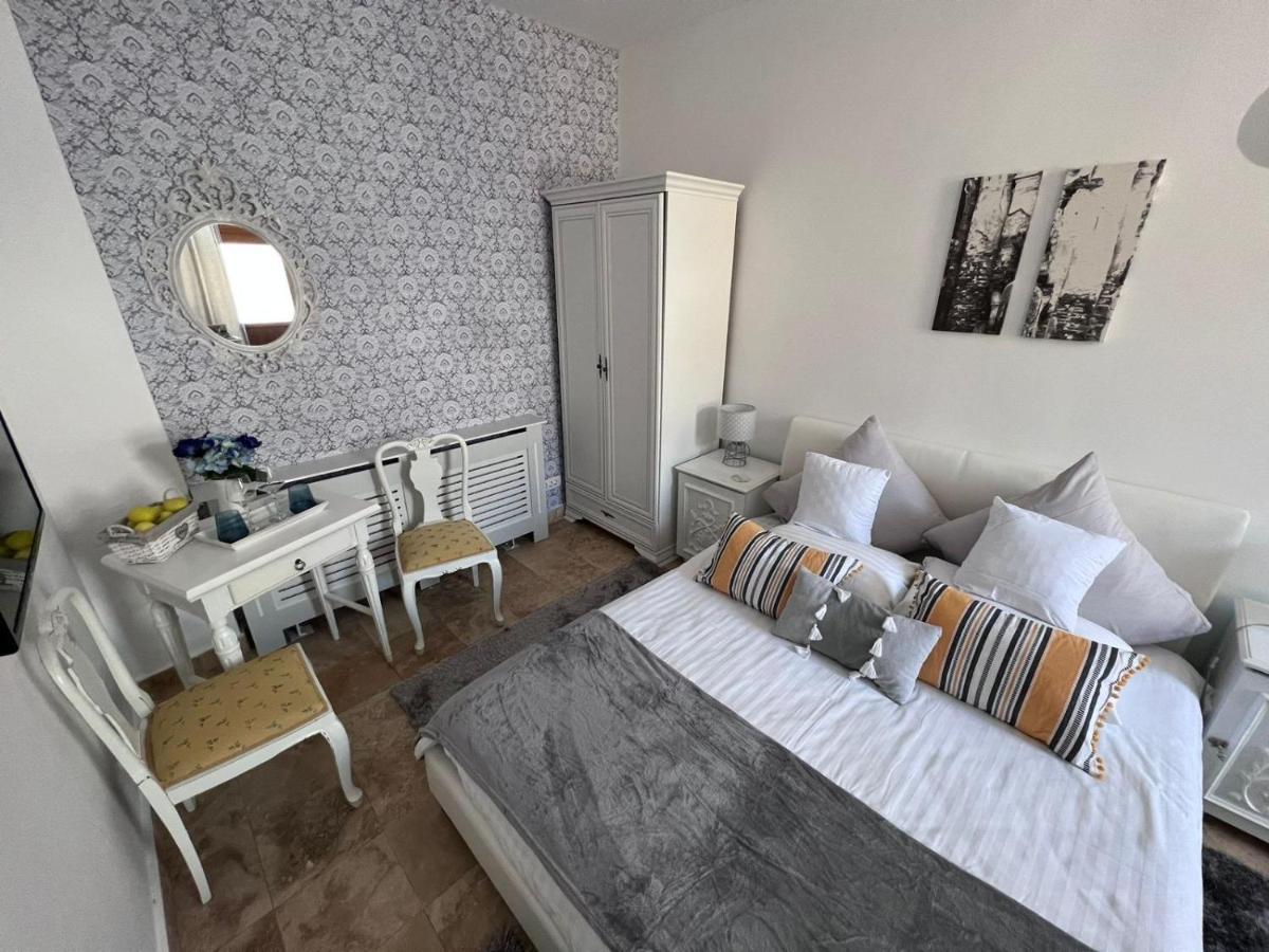 Eduard Central Weiss - B&B