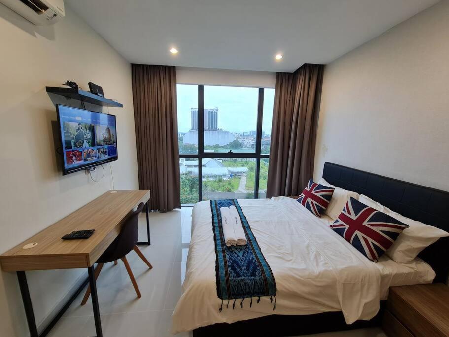 B&B Kuching - Lovely Kozi Square Studio Bedroom with Pool LV5D - Bed and Breakfast Kuching