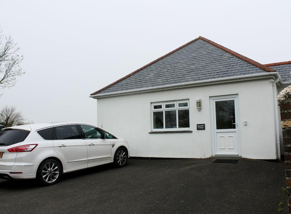 Bramble Cottage - Luxury Holiday Cottage - 4 Beds 3 Baths - Parking - Beach 1 Mile - Fenced Child & Dog Friendly - EV Chrger - Ferienwohnung Bude