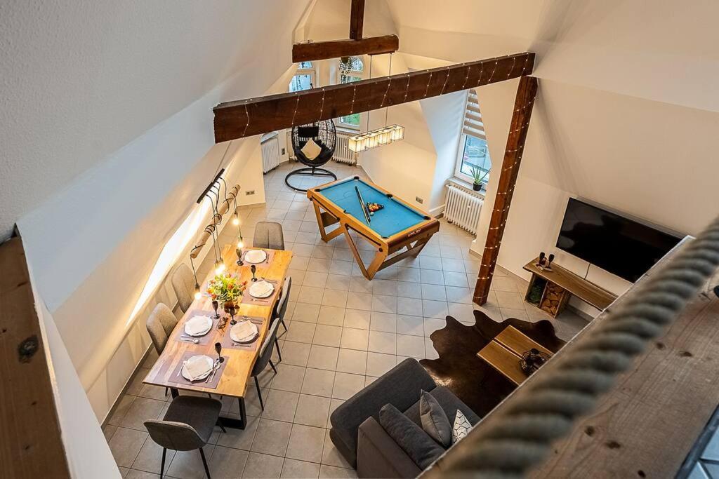 Loft mit Billard-Tisch und PS4 - B&B Wuppertal