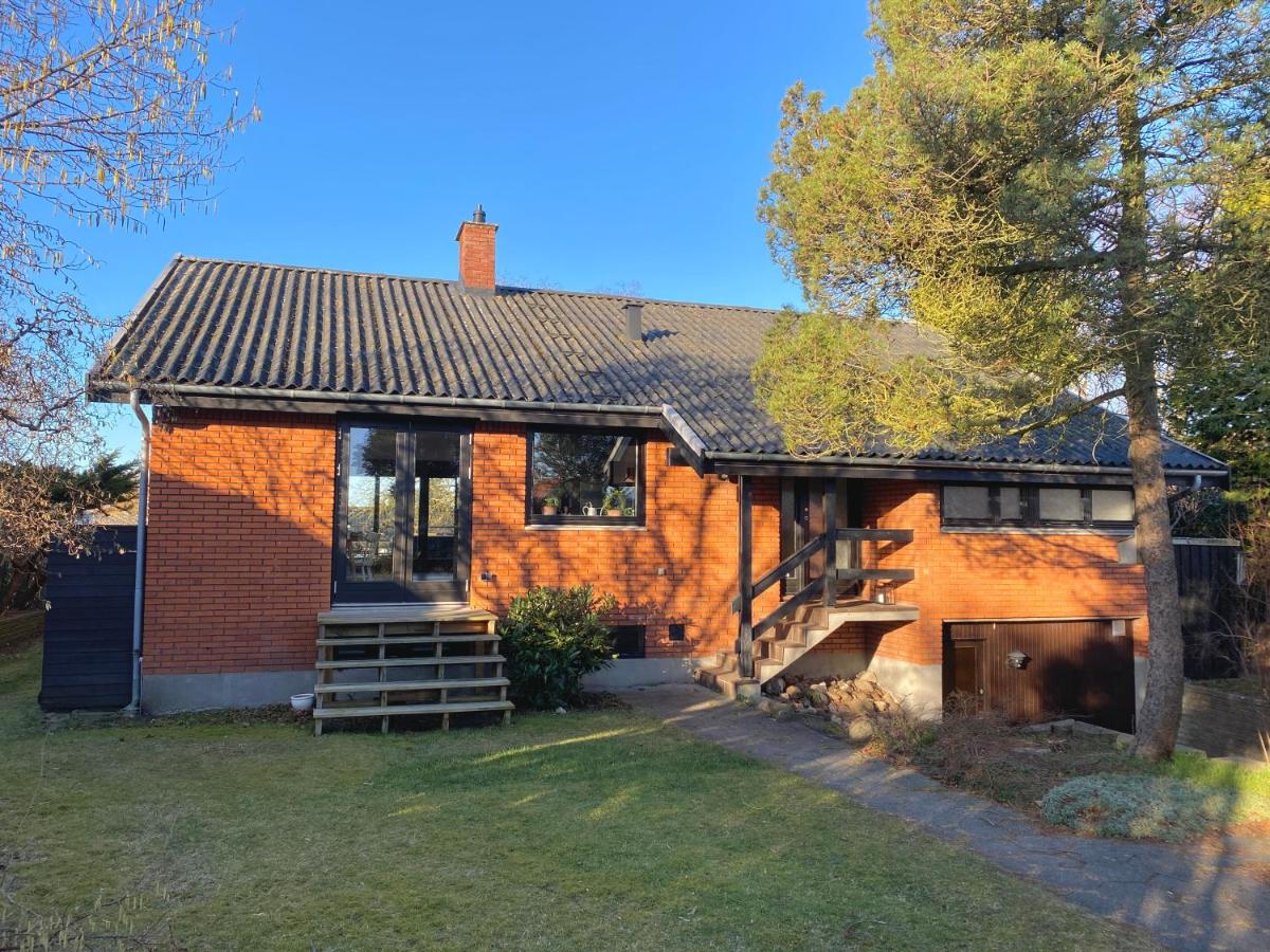 Cheerful house, close to lakes - B&B Farum