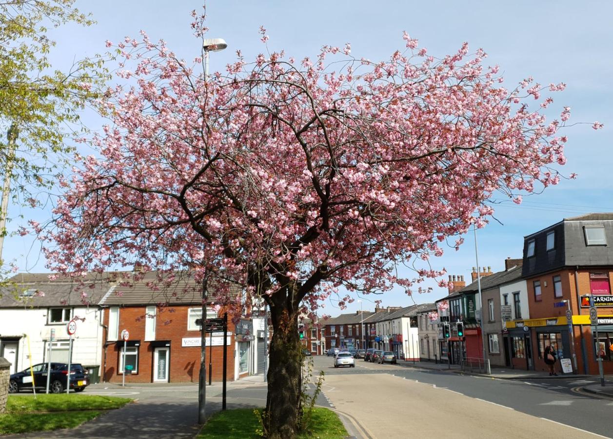 Spacious Flat Near Rochdale Centre Self Check-in Free Parking & Fast Wi-Fi - Ferienwohnung Rochdale