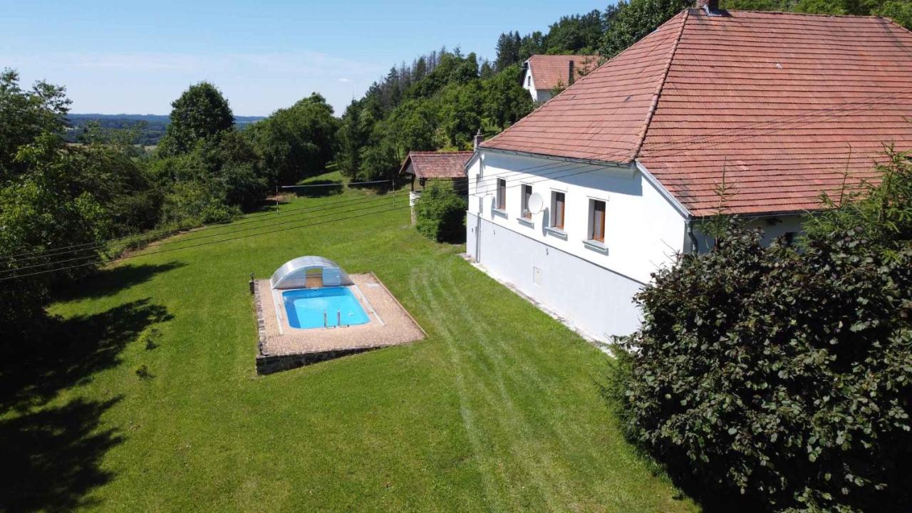 Holiday home in Bezdekov - Chotebor 1393 - B&B