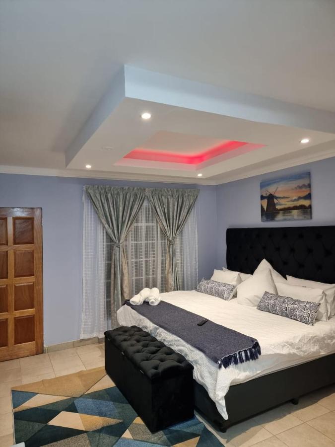 Danrit Guesthouse - Uncapped wifi - B&B Roodepoort