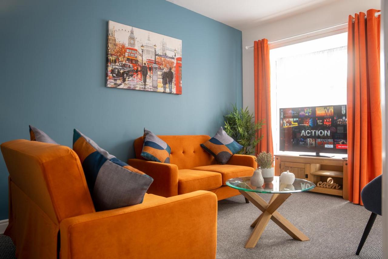 B&B Milton Keynes - Comfortable 4 Bedroom Home in Milton Keynes by HP Accommodation with Free Parking, WiFi & Sky TV - Bed and Breakfast Milton Keynes