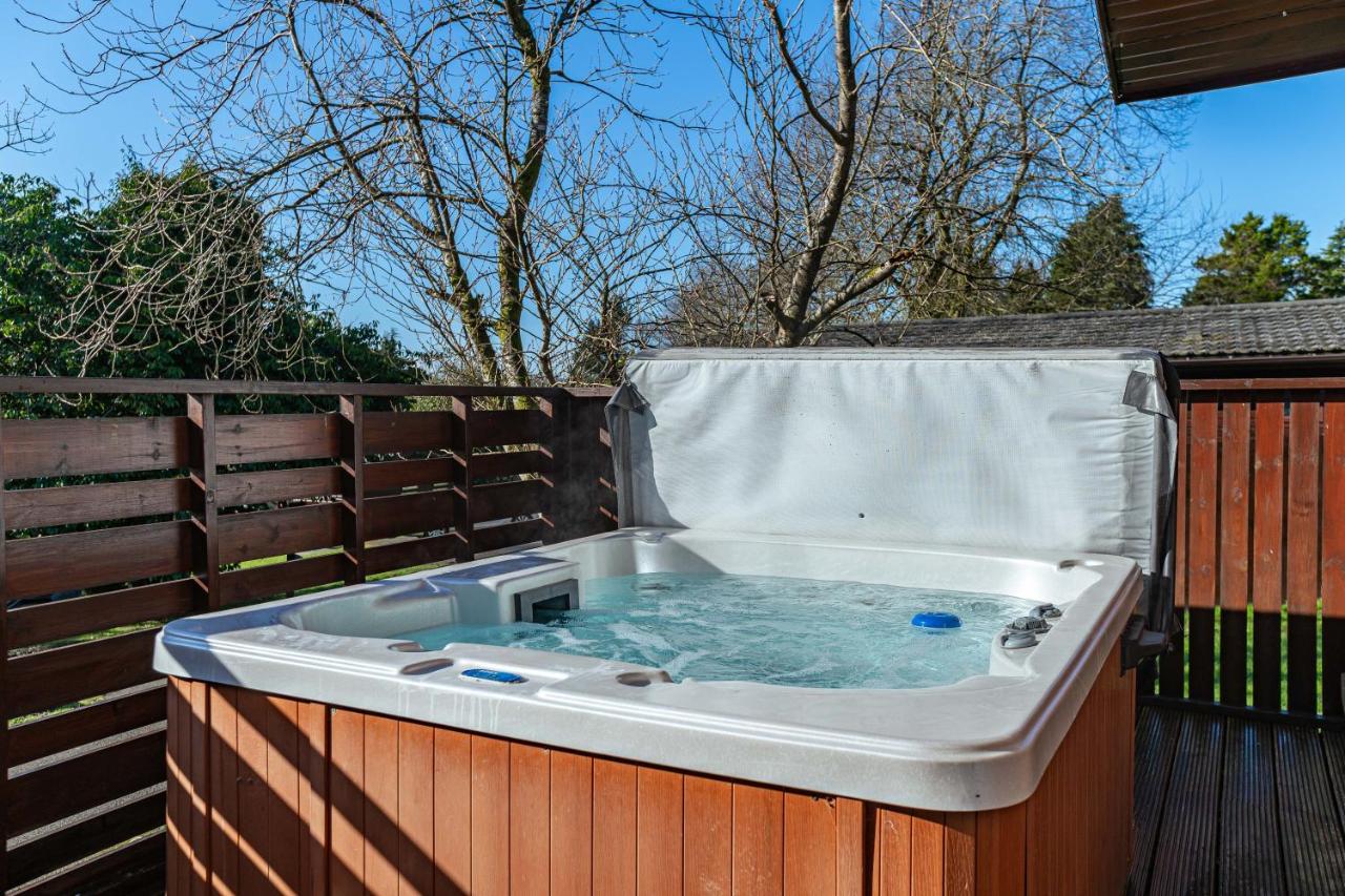 B&B Newton Stewart - Laurel Lodge 6 with Hot Tub - Bed and Breakfast Newton Stewart