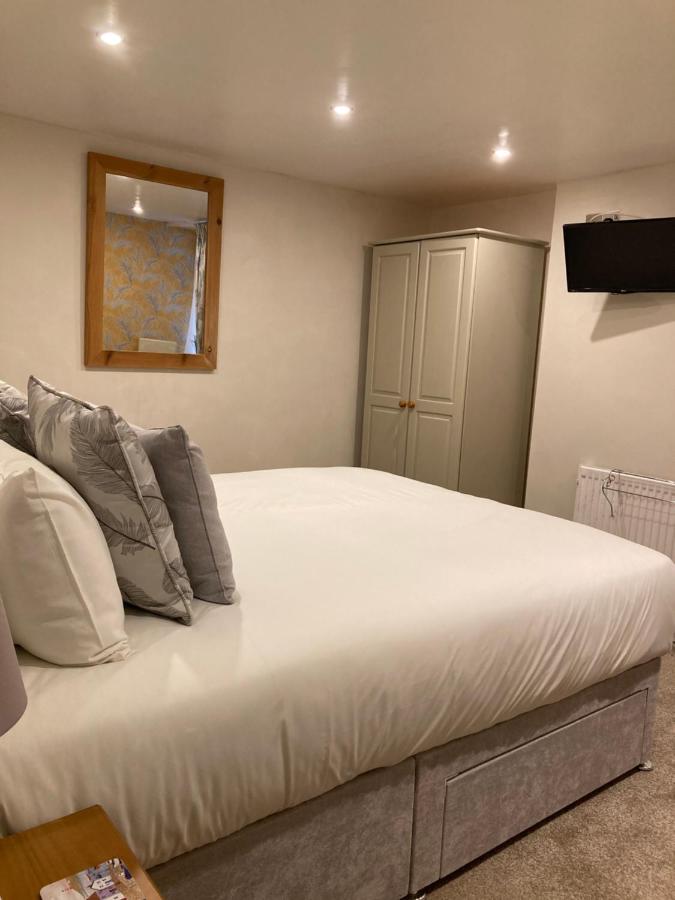 Double or Twin Room with Shower