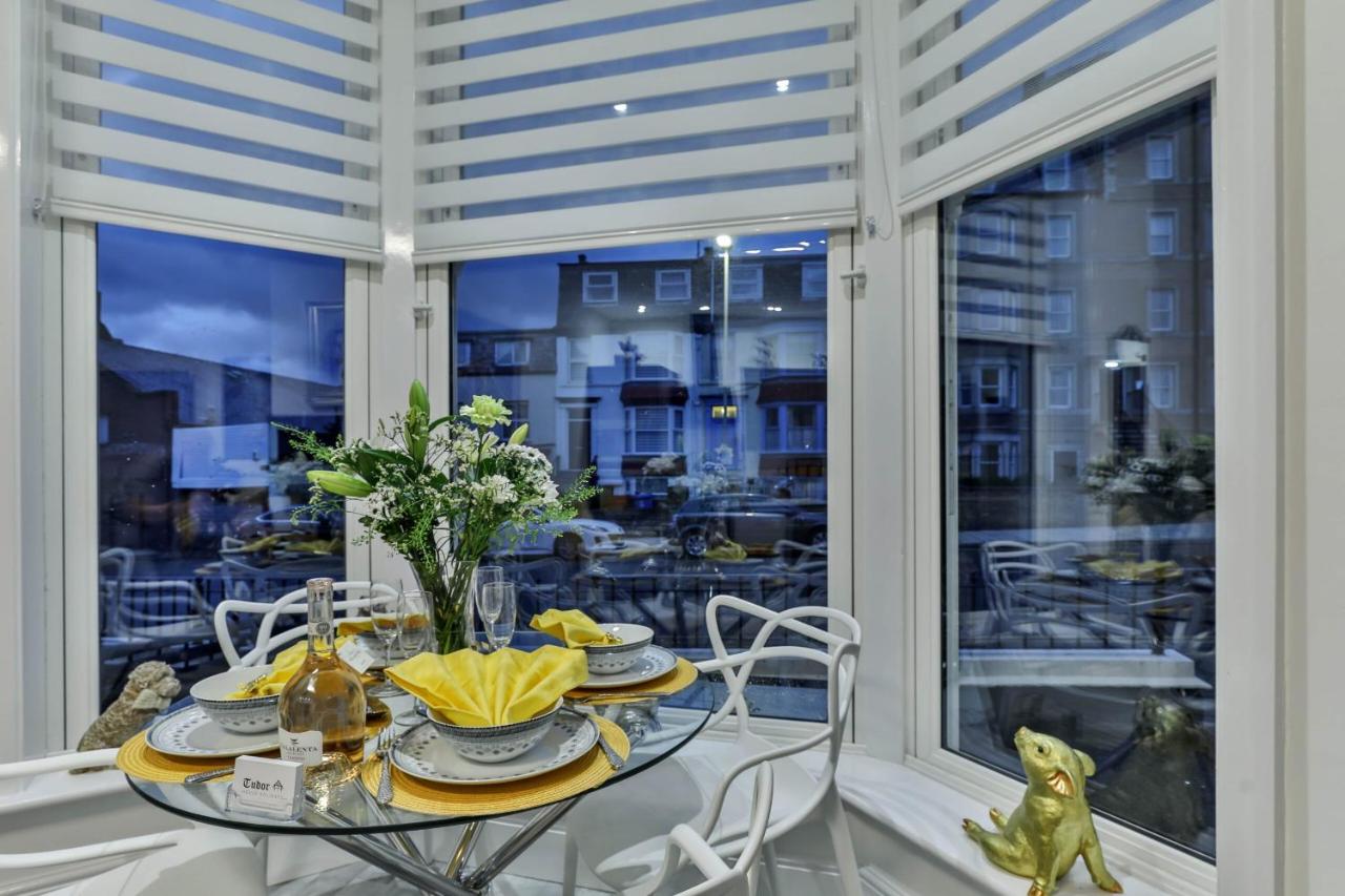 The Apartment - Ground Floor - Luxury for up to 4 guests near Open Air Theatre and North Bay - Ferienwohnung