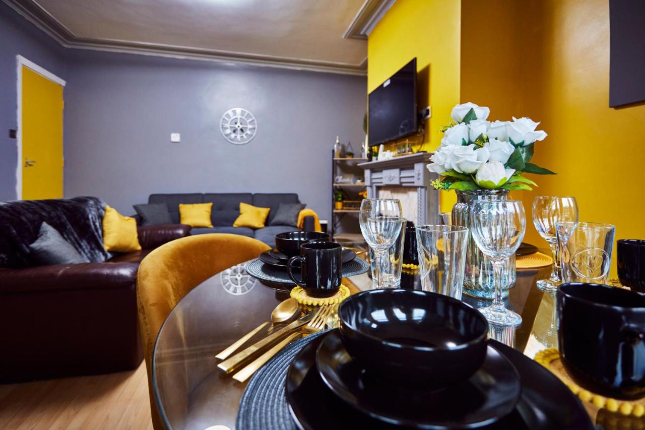 Home away from Home Entire 2 bedroom house - B&B Beeston