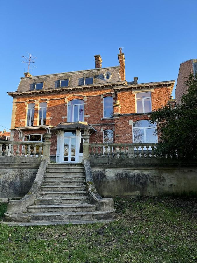 Maison confortable avec piscine privée à Bailleul - B&B