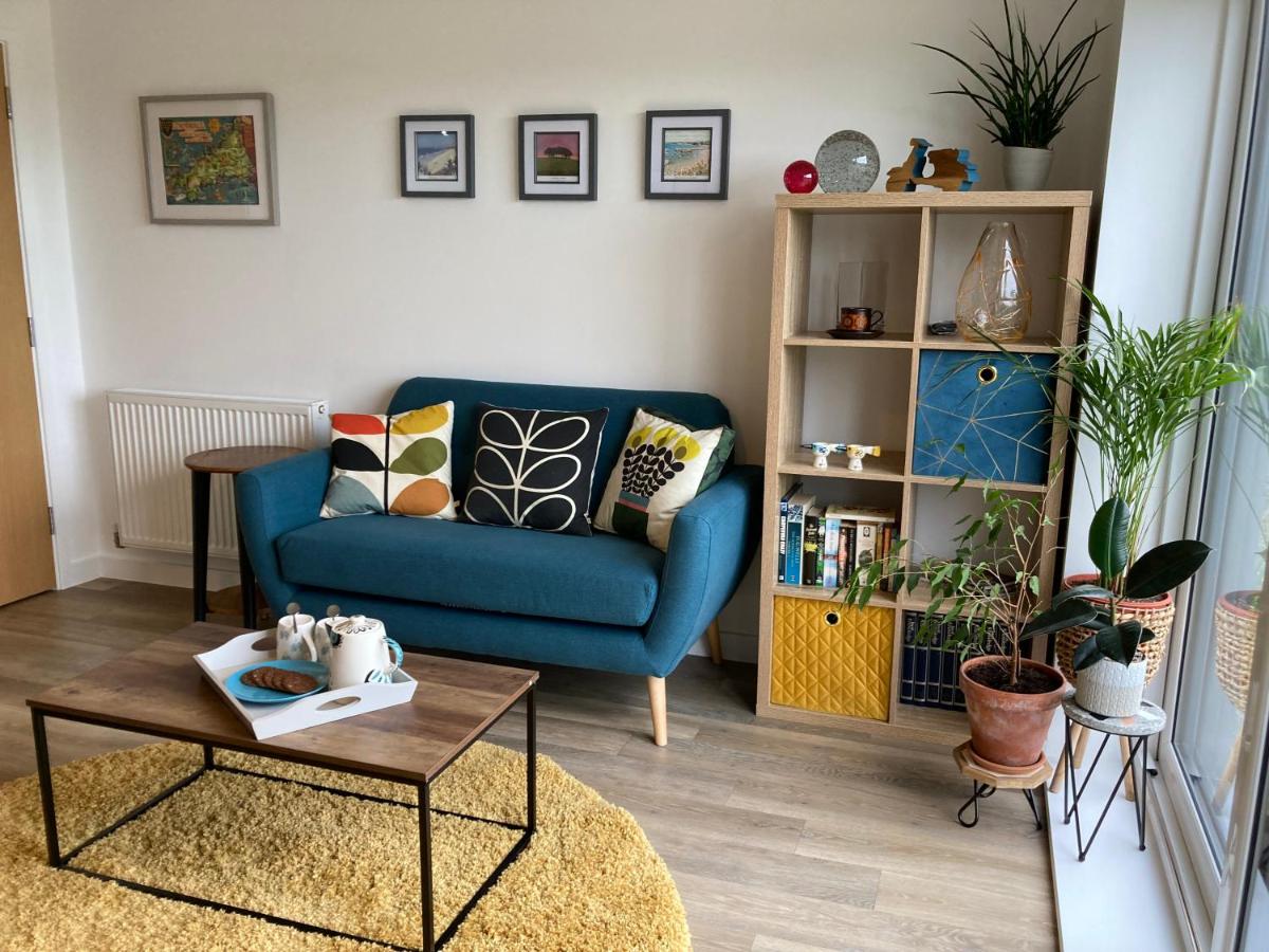 B&B Newquay - Dog Friendly Stylish Modern Flat, near Beach - Bed and Breakfast Newquay