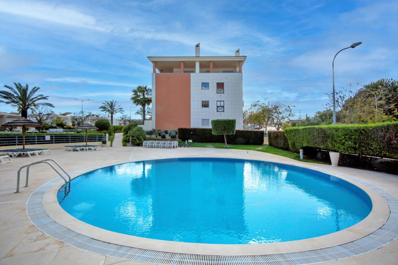 Luxury Apartment with Pool - B&B