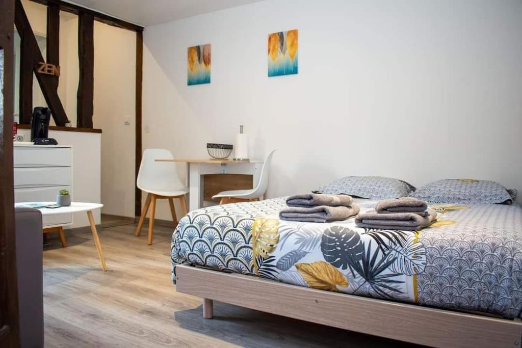 B&B Louviers - Studio Charmant Confortable Centre Ville Louviers - Bed and Breakfast Louviers