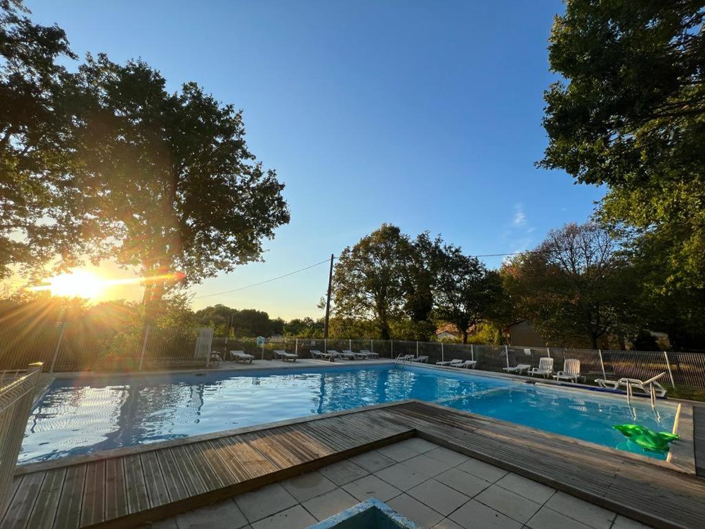 4-Gîte 4 personnes avec piscine - Bed and Breakfast Saint-Aubin-de-Nabirat
