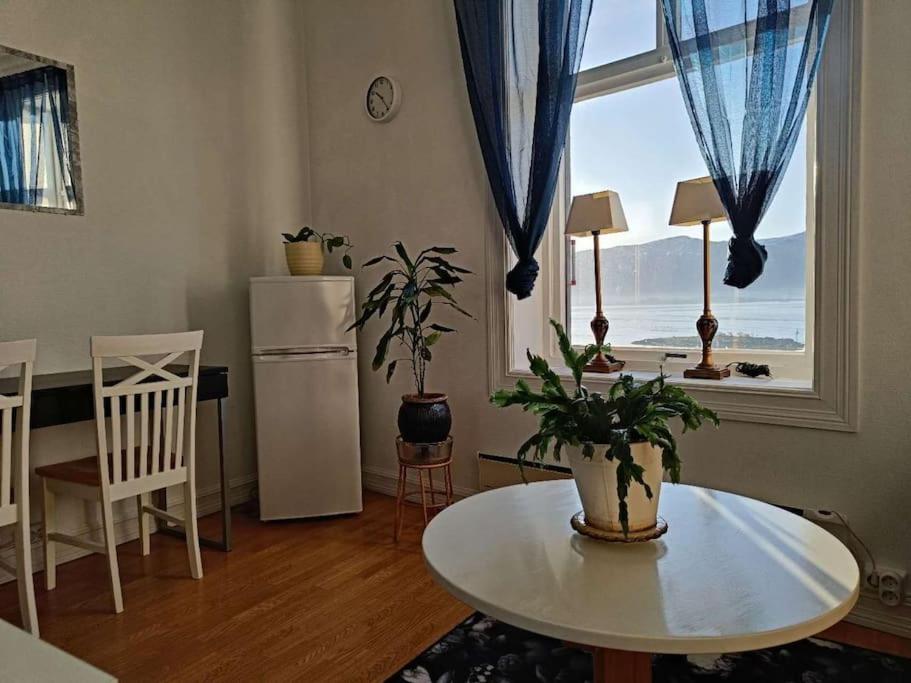 B&B Ålesund - Cozy, Central, Ocean View - Bed and Breakfast Ålesund