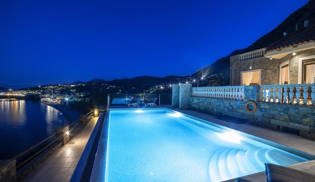 Plaka Beach Luxury Villa Crete Dreams - B&B Eloúnda