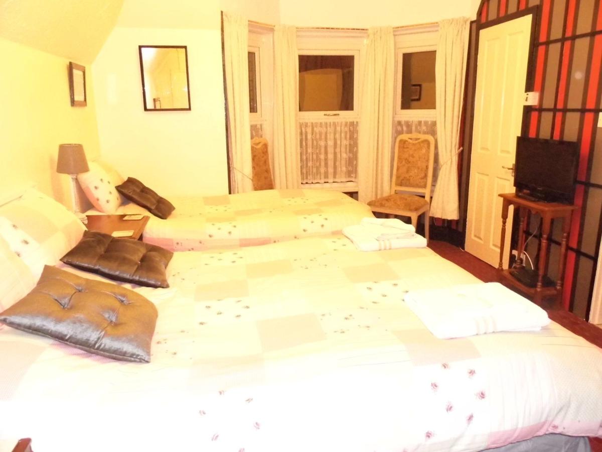 Family Room (2 Adults + 1 Child)