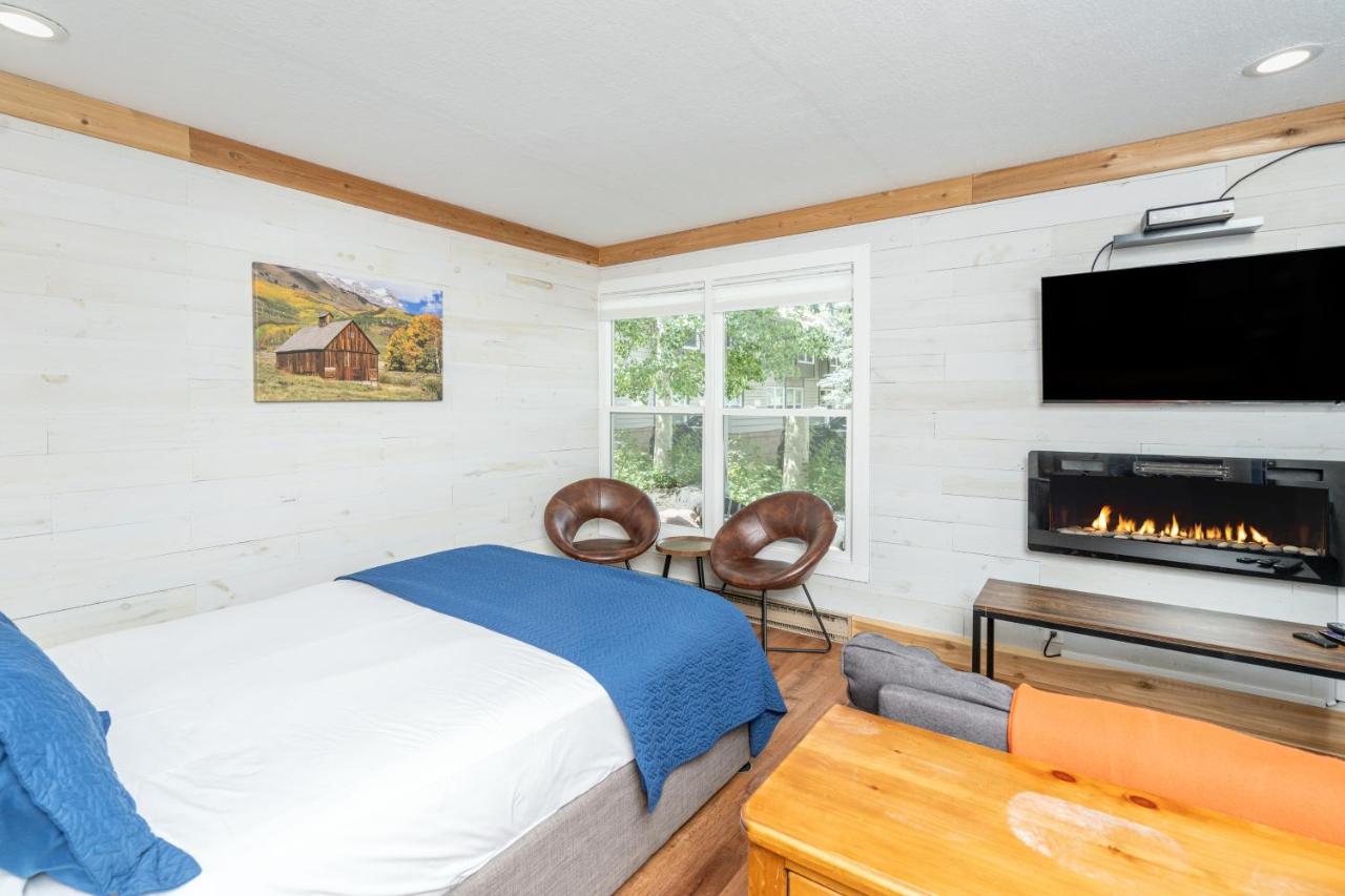 B&B Telluride - Mountainside Inn 310 Hotel Room - Bed and Breakfast Telluride