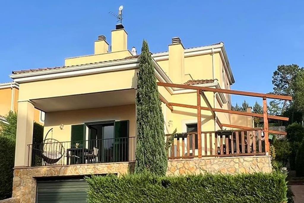 B&B Sant Julià de Ramis - Detached house with pool nearby Girona - Bed and Breakfast Sant Julià de Ramis