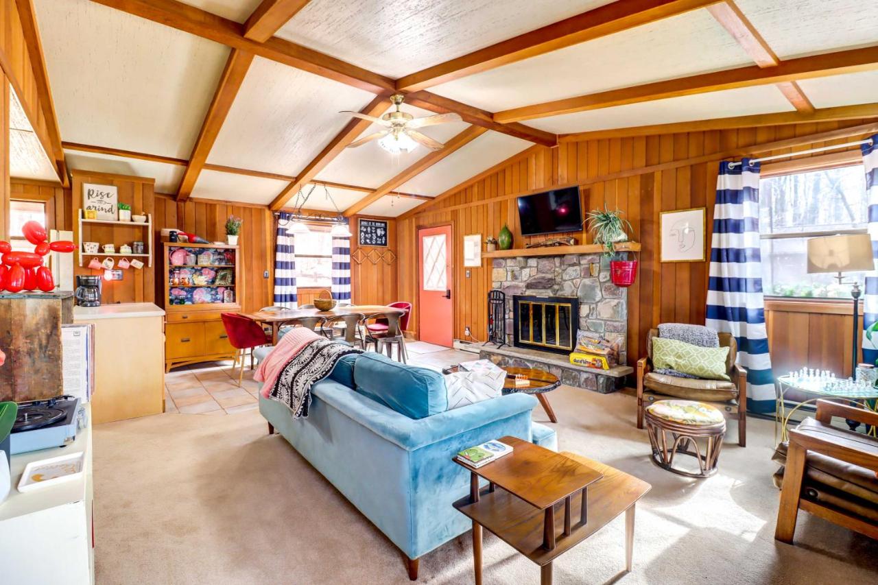 Pet-Friendly Home with Deck at Big Bass Lake! - Bed and Breakfast