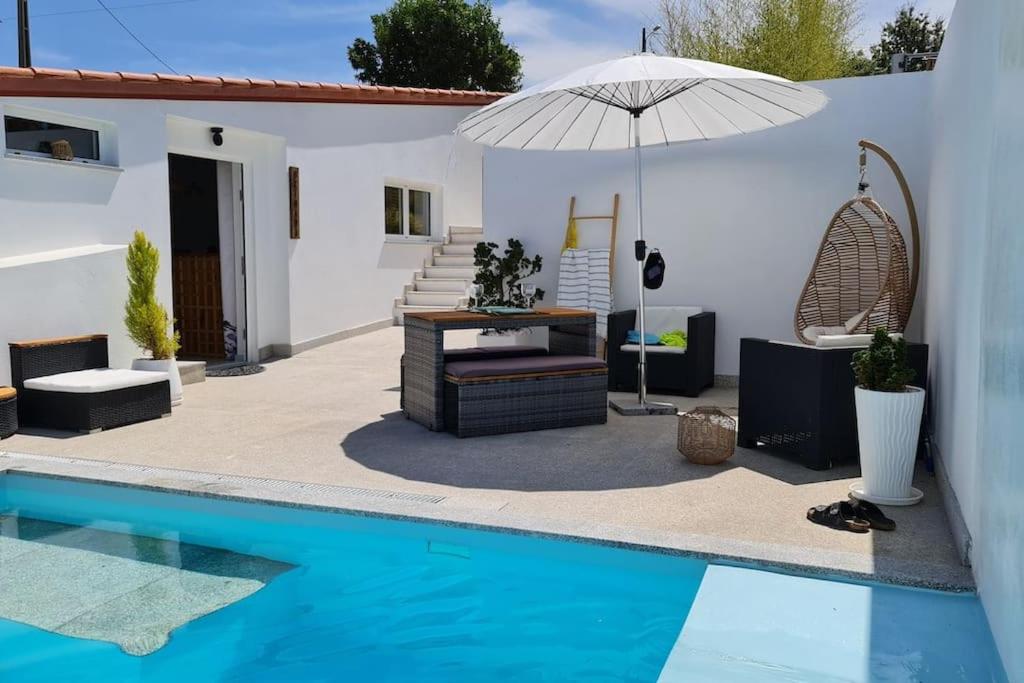 Villa piscine balnéothérapie et jacuzzi entièrement privée - B&B