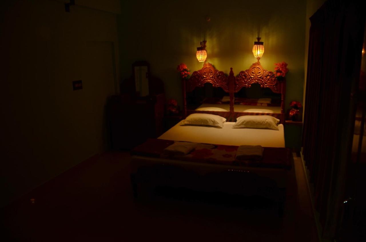 Honeymoon Suite