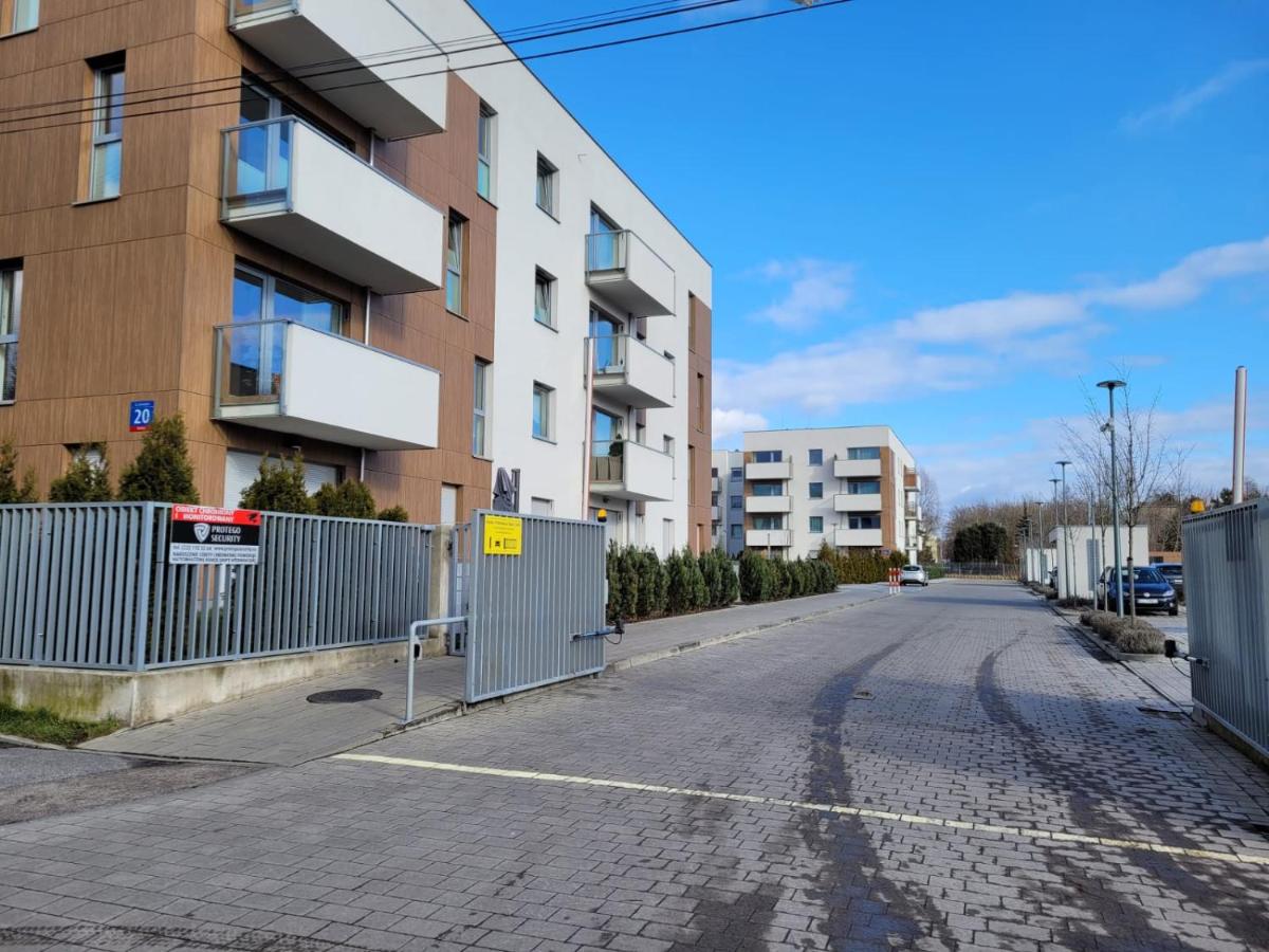 BAST 16 Apartamenty Ptak Szpital Matki Polki Szpital Kopernika Mandoria Orientarium Atlas Arena Plac Zabaw - Zamojska 20a m16 Parking - B&B