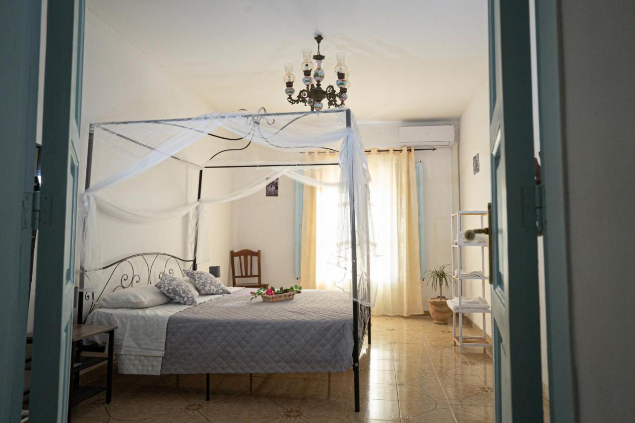 Tweepersoonskamer met een Eigen Externe Badkamer