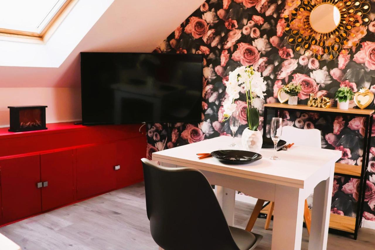 B&B Amiens - ROMANTIC STUDIO EVE - PROCHE GARE - NETFLIX - WiFi - Bed and Breakfast Amiens