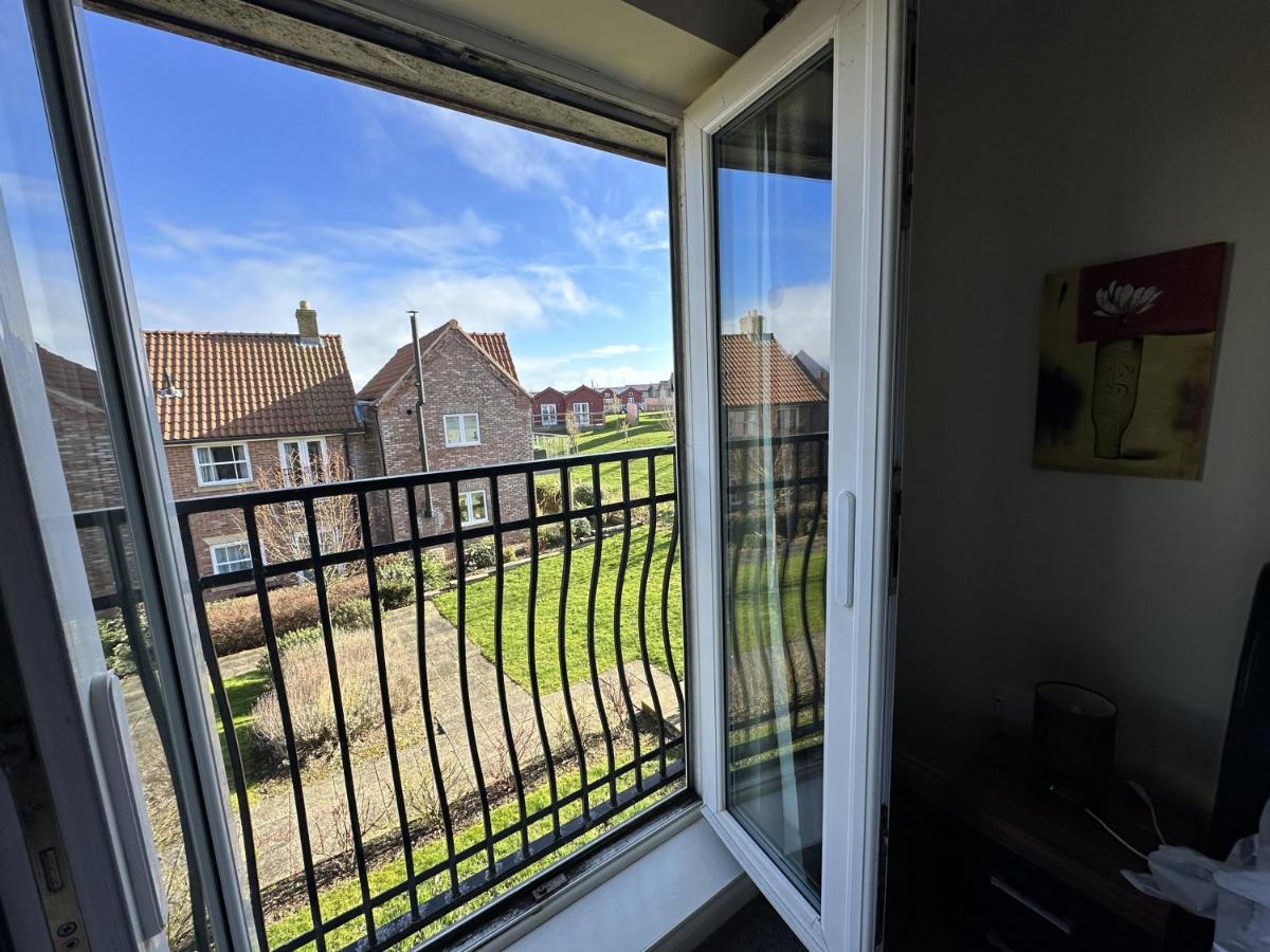 Meadowside Apartment - Part of the The Bay Filey Holiday Village with pool, gym and direct beach access, pub, restaurant, tennis and meadows walks - Chambres d'hôtes Filey