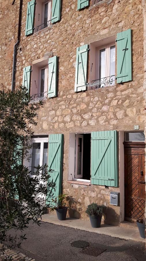 locationseillans var studio violette3e etage - B&B