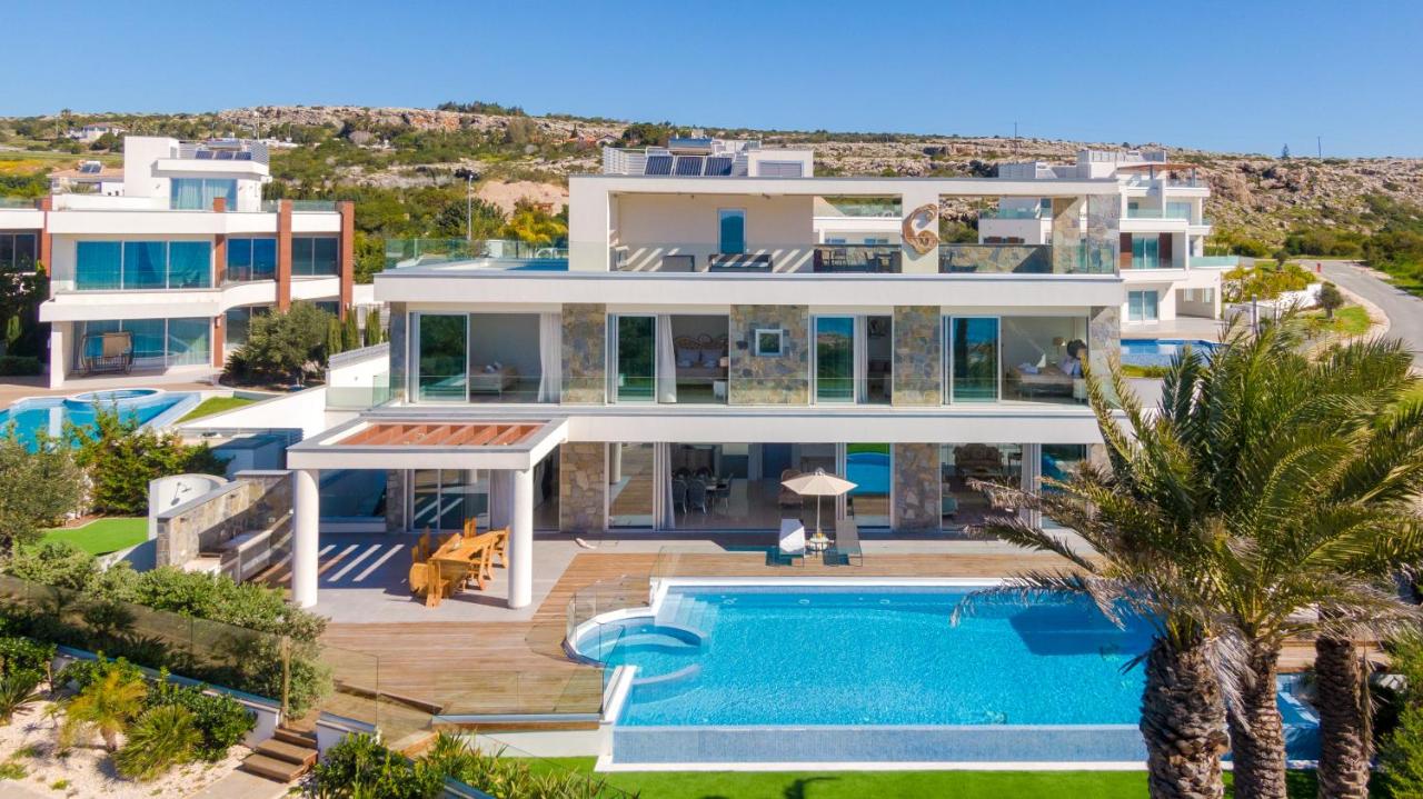 Palace of Mediterranean Beachfront Villa - B&B Ayia Napa