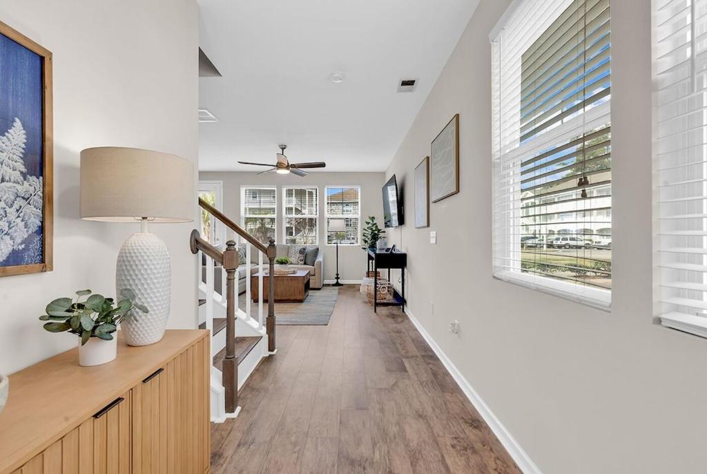 Centrally Located Myrtle Beach House Near Sports Center, Broadway at the Beach, Shopping, Beach, and Golf - Chambres d’hôtes Myrtle Beach