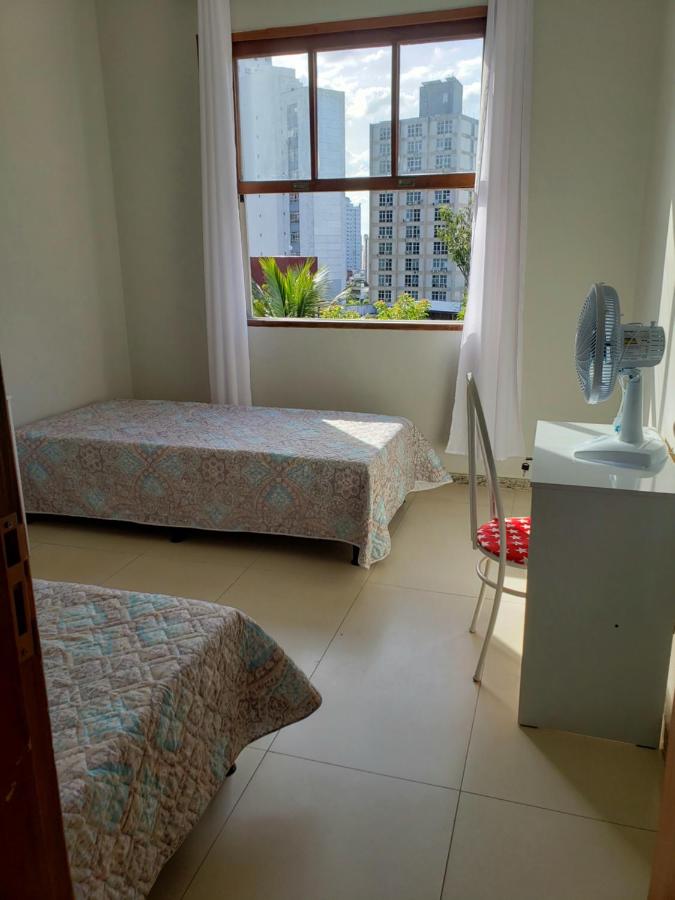Espaço Inteiro para 08 pessoas próximo a área hospitalar em BH - Chambres d’hôtes